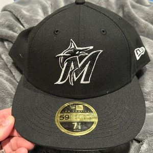 Miami Marlins New Era Low Profile 59FIFTY Fitted Hat - Black 7 7/8